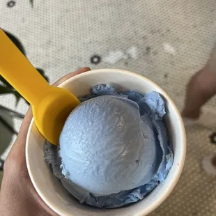 Blue moon scoop