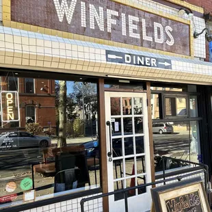 the outside of the restaurant