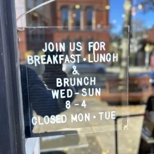 a sign on the door of a restaurant