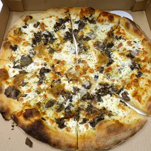 08/01/18 Good Pie Delivery: Good Shrooms Brooklyn Round – Mozzarella, Pecorino, Garlic Oil, Caramelized Onions, Wild Mushrooms, Shaved Parm