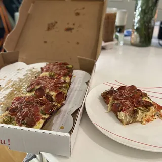 Detroit Good Hot - Large 10 x 14 inch 6 slices