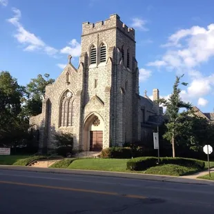 View of Good Shepherd Episcopal from E Main St.