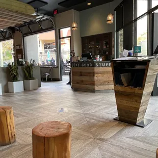 Love the decor in here--open air feeling