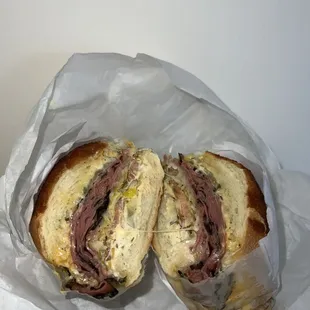 a roast beef sandwich