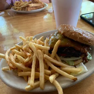 Chili cheese burger