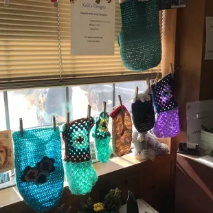 Great handmade dog seeaters