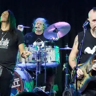 Jay Sterling eye-balling my Stryper Tee ;) you know he want to play To Hell with the Devil