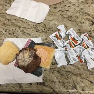 No cheese no pickles &amp; lots of ketchup. I don't get what I pay for &amp; get what I said no to. Smh. Avoid S Broadway Good Times.