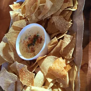 Queso & Chips