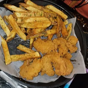 a tray of fried french fries
