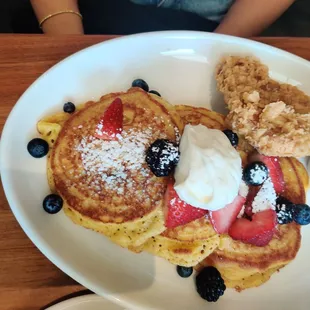 Corn hotcakes with chicken