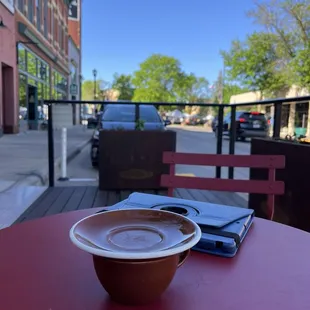 Plate over my cup to keep the heat inf F and taste fresh on a cold morning. Love the fresh air with my espresso (quad, mcaff, 1 decaff).v