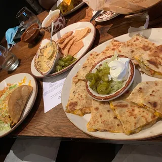 Quesadillas (8pcs)