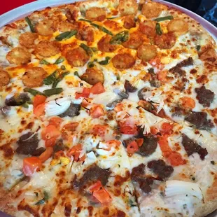 Half tator tot hot-dish and half gyro hand tossed pizza