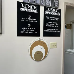 Lunch specials and sizes of pizzas