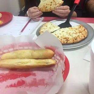 Excellent breadsticks that came from the kitchen extra fast and piping hot.
