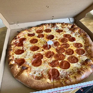 22" pepperoni pizza