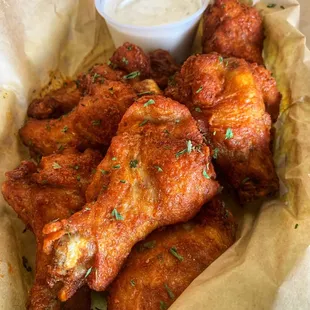 food, chicken wings and fried chicken