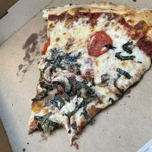 Veggie with ‍ mushroom basil  and tomatoes