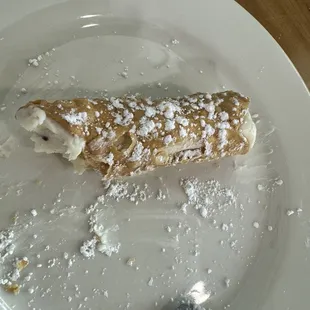 Cannoli (I cousins resist taking a bite)