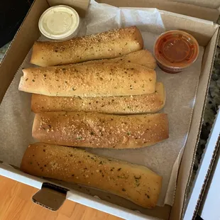 Breadsticks with marinara and ranch
