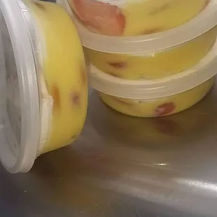 Banana pudding with strawberries