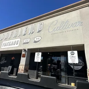 the outside of a restaurant