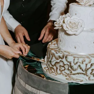 Wedding cake cutting
