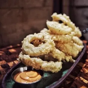 onion rings and dipping sauce