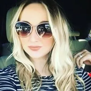Kandis R.