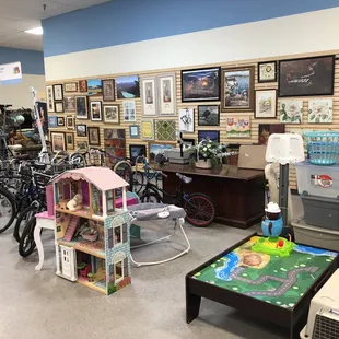 One of the cleanest stores of this type. Friendly employees and well organized.