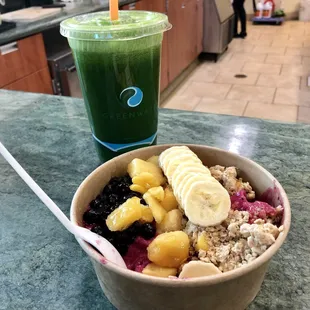 24oz Simple Green ($9) and Pitaya Bowl ($9.50) w/Blueberry add-on ($0.75). S/o to Sarah for the delicious treats!