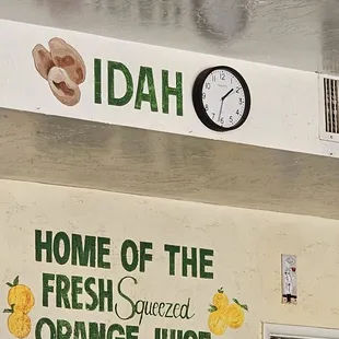 a sign for a fresh squeezed orange juice