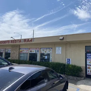 the outside of a fast food restaurant