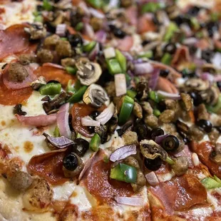 Deluxe pizza with plenty of sausage and pepperoni. Fresh onions, green peppers and mushrooms!