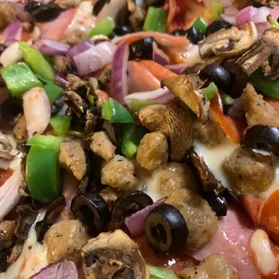 Deluxe pizza with plenty of sausage and pepperoni. Fresh onions, green peppers and mushrooms!