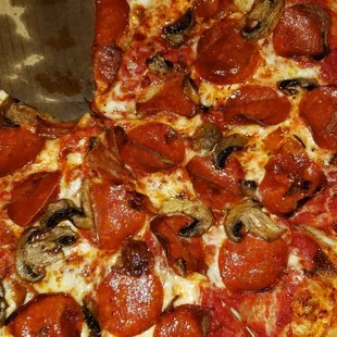 Pepperoni, mushroom and bacon.. where's the toppings?