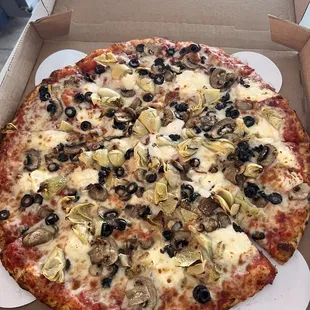 BYO: ricotta, roasted garlic, artichoke hearts, black olives, mushrooms!