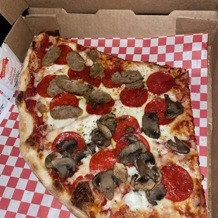 Pepperoni &amp; mushroom slice pizza &amp; pepperoni Italian sausage slice