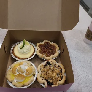 Variety 4 pack. I chose Blueberry, Pecan, Key Lime, Lemon Meringue..yum