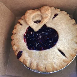 Mini blueberry gooseberry pie