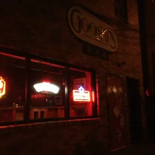 The outside of gooskis