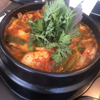 Stone Pot Beef Intestine Stew