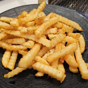 Honey garlic fries (3/5) personally not a fan of crinkle fries