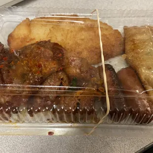 Nice can find bento in the early morning without egg. This one has fish, smokies, spicy pork and a mandoo.