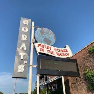 the sign for the restaurant