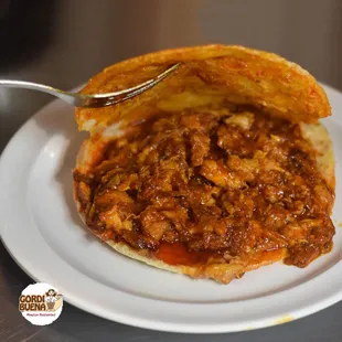 Gordita de chicharrón rojos