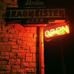 The siren call of Gordie's: open!