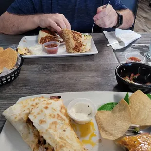 Food is excellent. Salso too spicy and no queso. Soft drinks on can only or bottle. No fountain drinks besides juice.