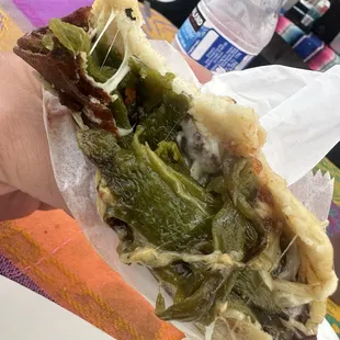 Gordita de rajas con queso...